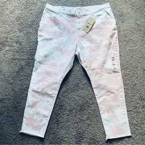 Levi's Women's Pink & White Print 721 High-Rise Skinny Ankle Pants Size 24W NWT